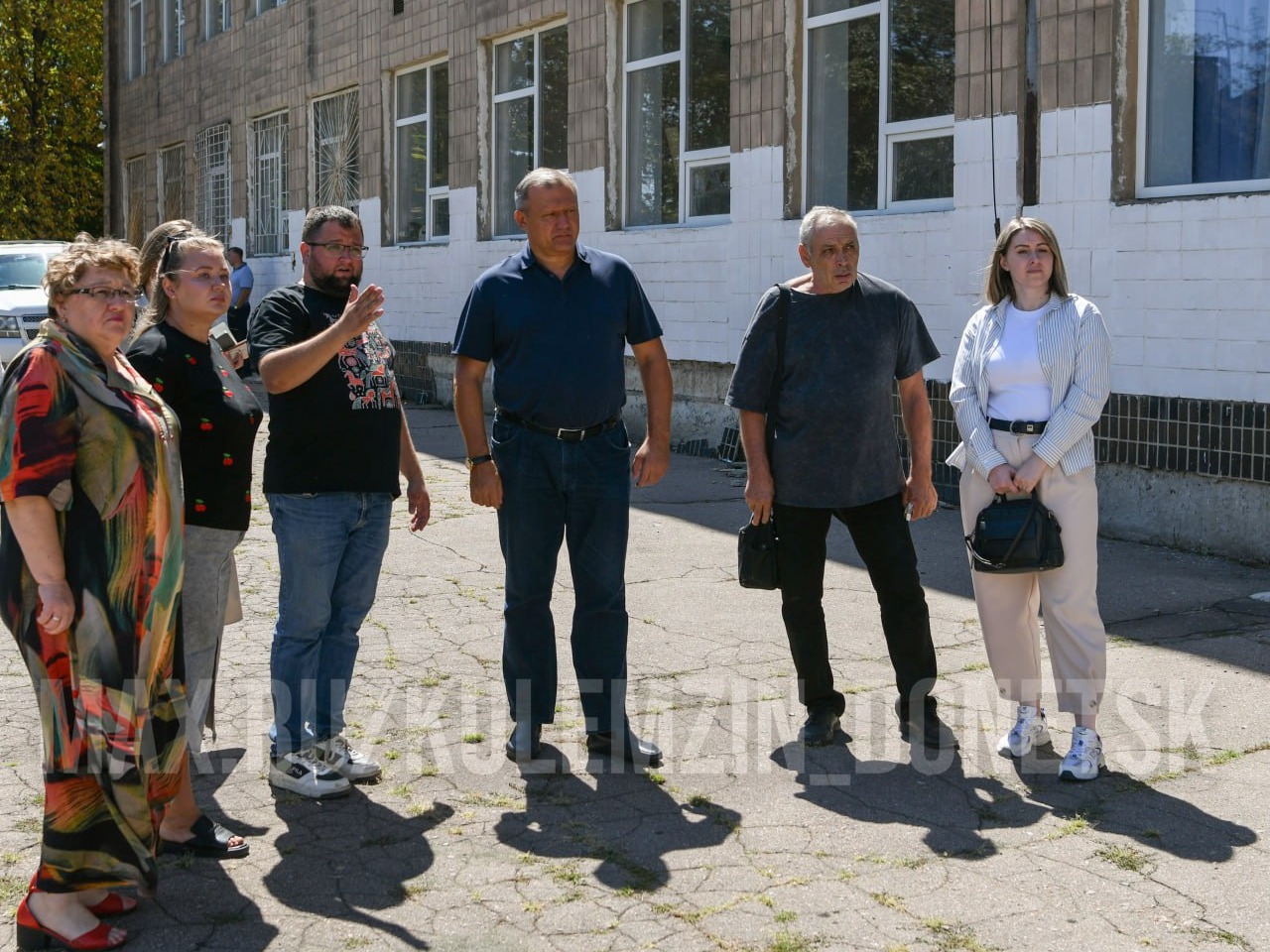 Алексей Кулемзин посетил школу № 64, где в настоящее время ведутся ремонтные работы.