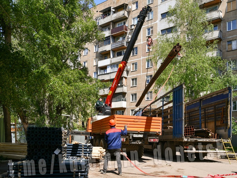 В Кировском районе идут временные работы в жилом доме.