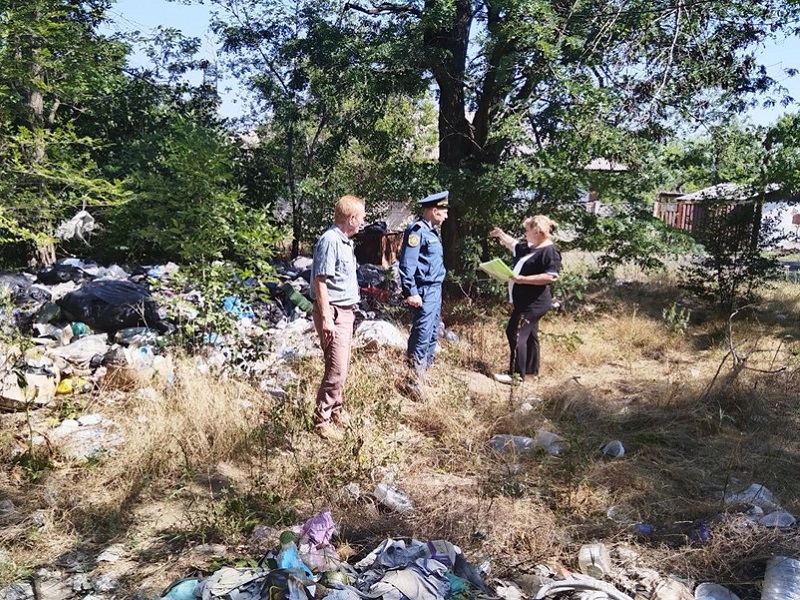 Проведен рейд по территории Петровского района на выполнение требований пожарной безопасности в период особого противопожарного режима.