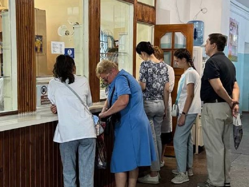 Для решения проблем с очередями в больницах создадут муниципальные штабы по здравоохранению.