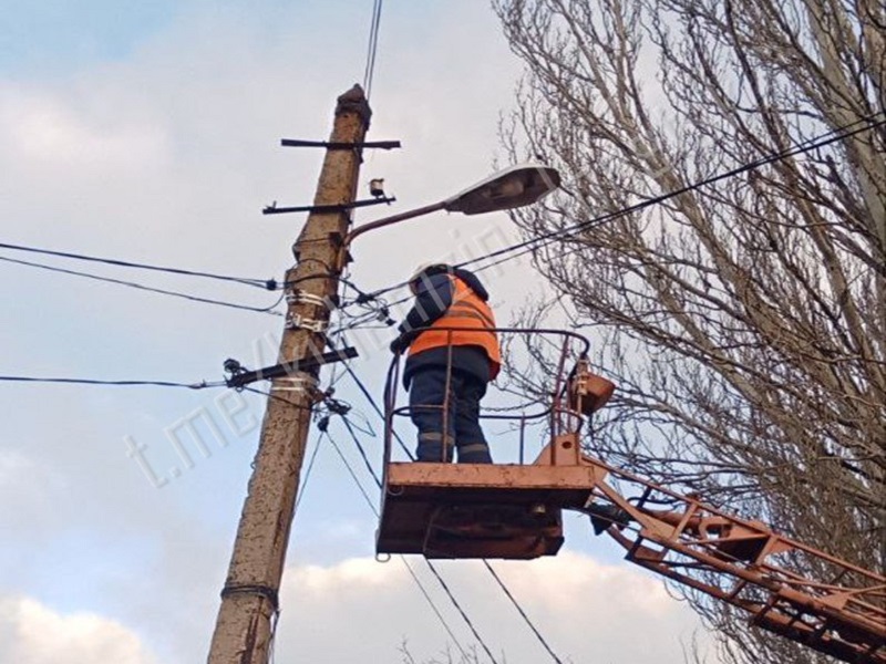 В новом году работники предприятия «Донецкгорсвет» продолжают неустанно трудиться на благо жителей нашего города, делая его ярче и уютнее! .