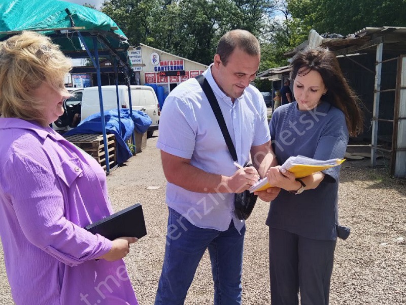 Департаментом гражданской защиты совместно с представителем отделения надзорной деятельности и профилактической работы Пролетарского района города Донецка проведен рейд по рынкам Пролетарского района.