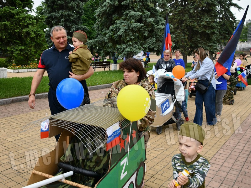 Дончане приняли участие в акции «Парад колясок» от Единой России.