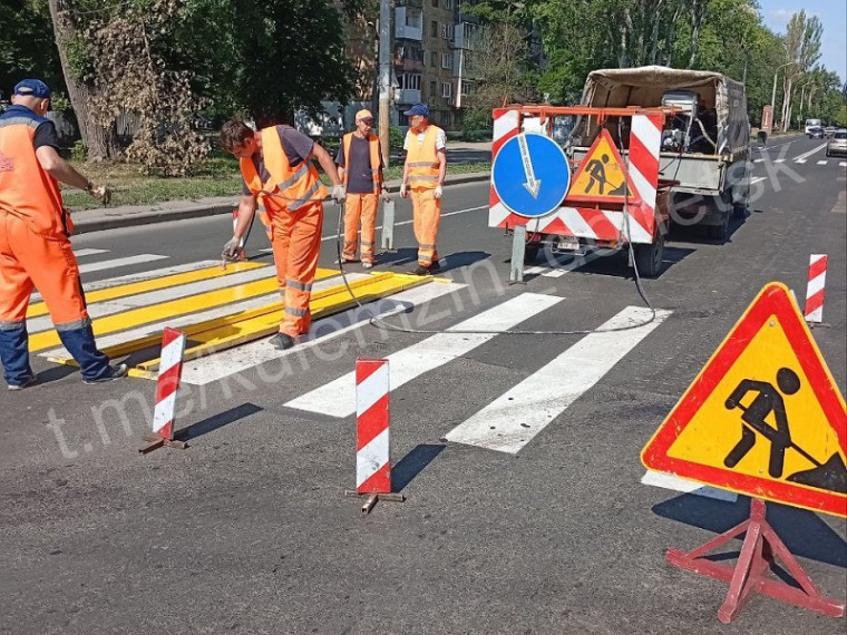 Специалисты "ДРСУ" выполняют дорожные работы в Петровском районе. Специалисты "ДРСУ" выполняют дорожные работы в Петровском районе.