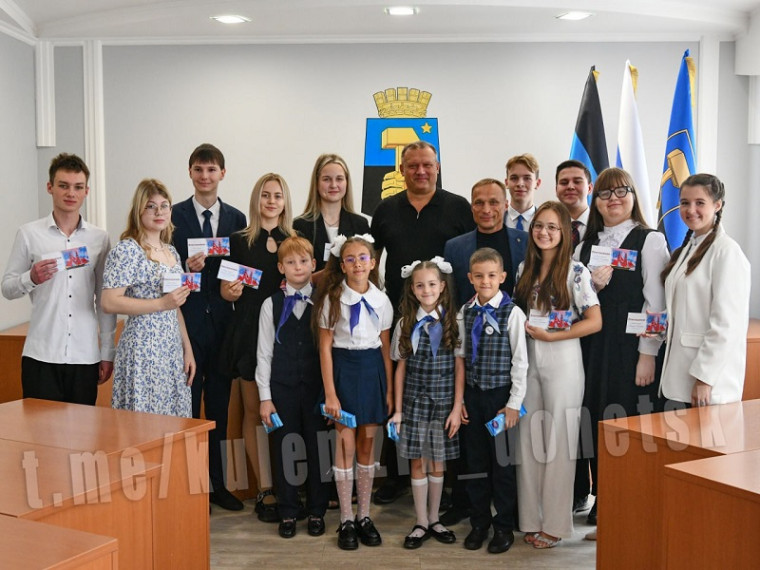 Лучшие выпускники Донецка отправятся на праздник "Алые паруса". Лучшие выпускники Донецка отправятся на праздник "Алые паруса".