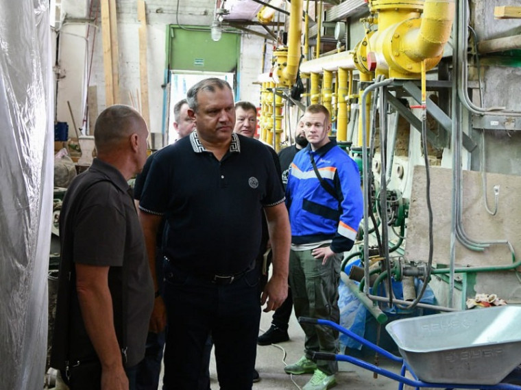 Специалисты МОСГАЗа из шеф-региона города Москва совместно с работниками филиала «Донецктеплосеть» продолжают подготовку к отопительному сезону 2025 - 2026 годов. Специалисты МОСГАЗа из шеф-региона города Москва совместно с работниками филиала «Донецктеплосеть» продолжают подготовку к отопительному сезону 2025 - 2026 годов.