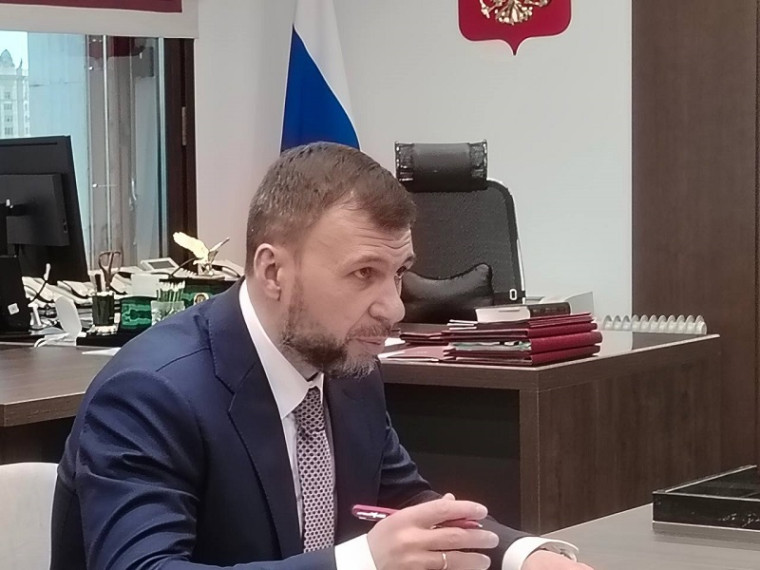 Глава ДНР Денис Пушилин на встрече с заместителем Председателя Правительства РФ Виталием Савельевым обсудили развитие Мариупольского морского порта и восстановление донецкого аэропорта. Глава ДНР Денис Пушилин на встрече с заместителем Председателя Правительства РФ Виталием Савельевым обсудили развитие Мариупольского морского порта и восстановление донецкого аэропорта.